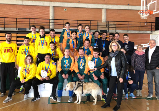 Los equipos de goalball que han subido al podio.