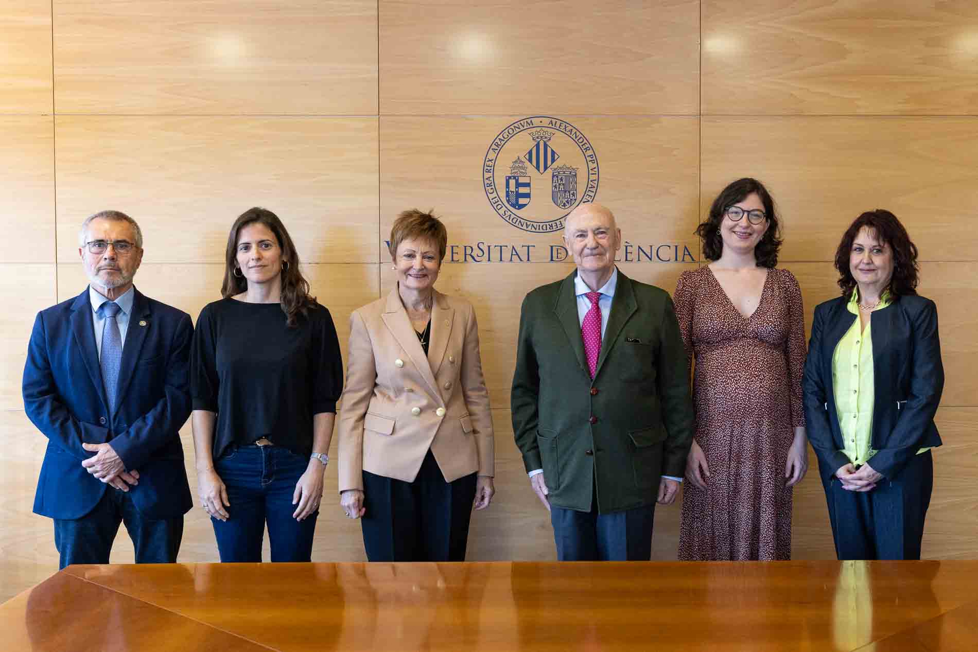 La UV i Contra el Càncer València s'alien per a ampliar els espais sense fum en la universitat