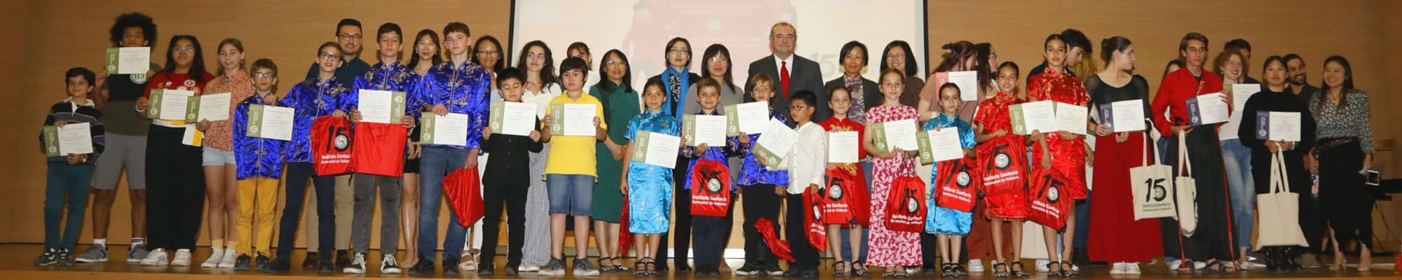 Vicent Andreu amb dos premiats