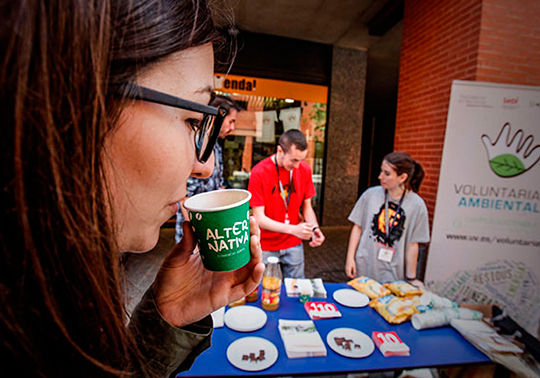 Participants en una jornada sobre comerç just a la Universitat de València.