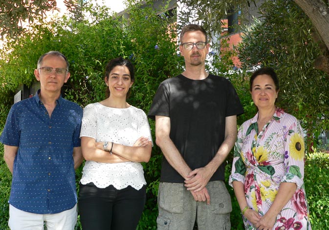 (De izquierda a derecha): Clodoaldo Roldán (ICMUV), Cristina Vilanova (Darwin Bioprospecting), Manuel Porcar (I2SysBio), y Sonia Murcia (ICMUV).