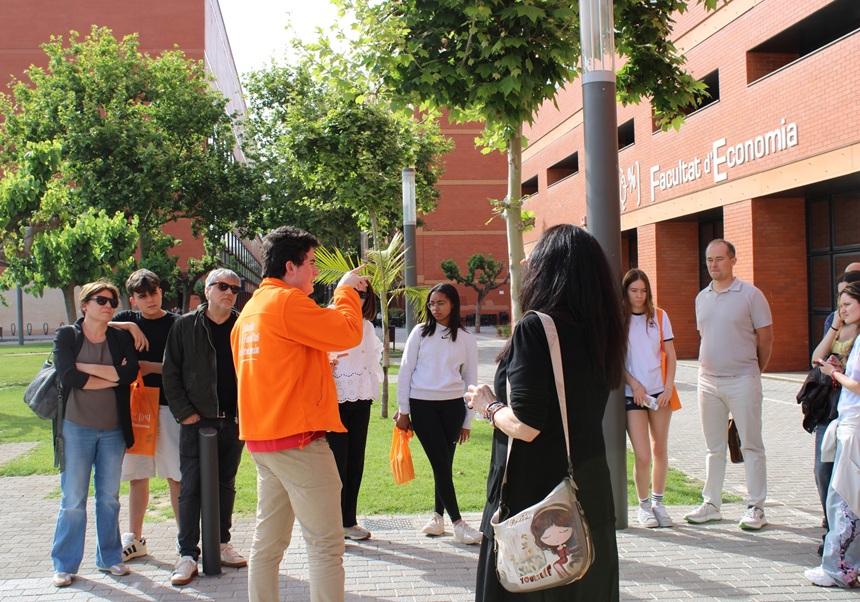 Jornada de “Visites Obertes a la Universitat” en la Facultat d'Economia: Una trobada única per al futur acadèmic d'una nova generació d'universitaris