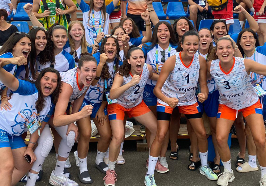 Las jugadoras de baloncesto 3x3 y fútbol de la UV en los Juegos Europeos Universitarios 2024.