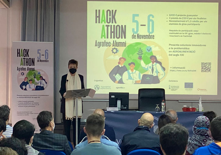 Rector Mavi Mestre in the opening of the I Edition of the Agrotec-Alumni HACKATHON Awards.