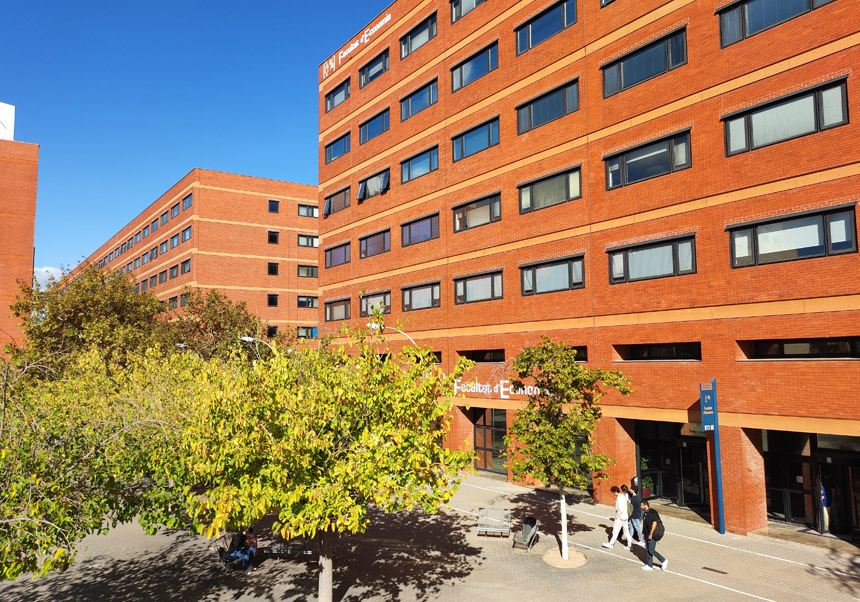 Facultad de Economía y Facultad de Derecho de la Universitat de València.