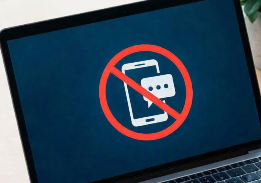 Ordenador con teléfono móvil en la pantalla
