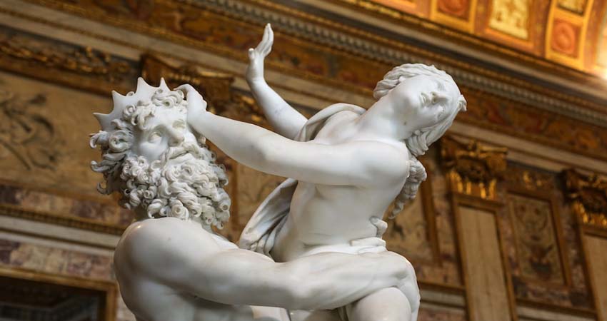 Detall de l'escultura El rapte de Proserpina. Un home i una dona