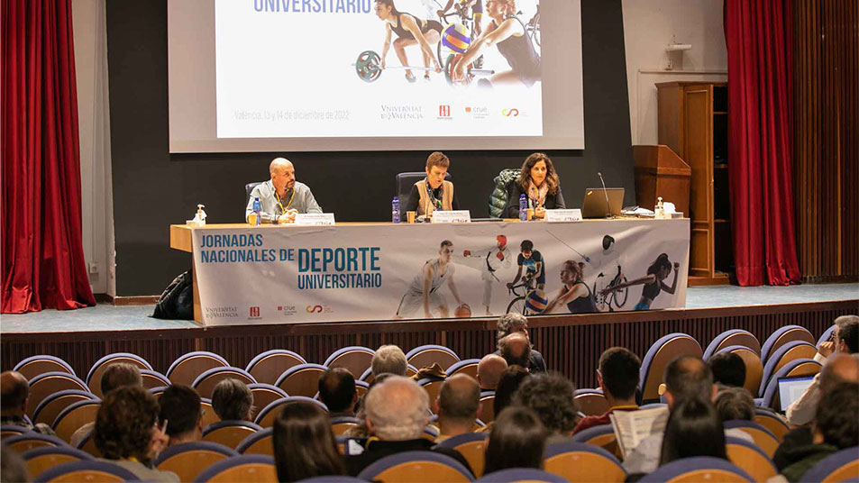 Personas asistiendo a un evento