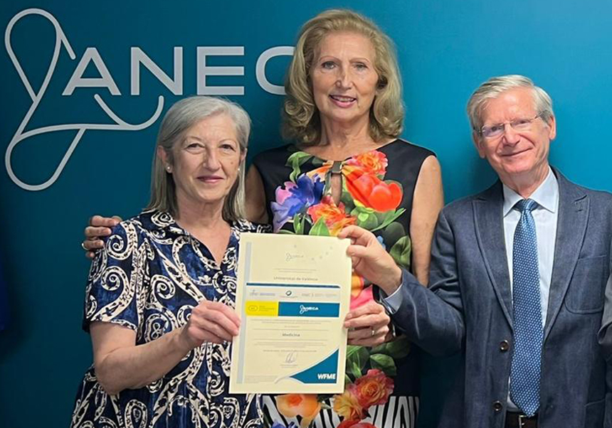 Vicerectora d'Estudis, Sra. Isabel Vázquez, Degana de la FMiO, Sra. Amparo Ruiz i exDecano d'aquesta, Sr. Javier Chorro.