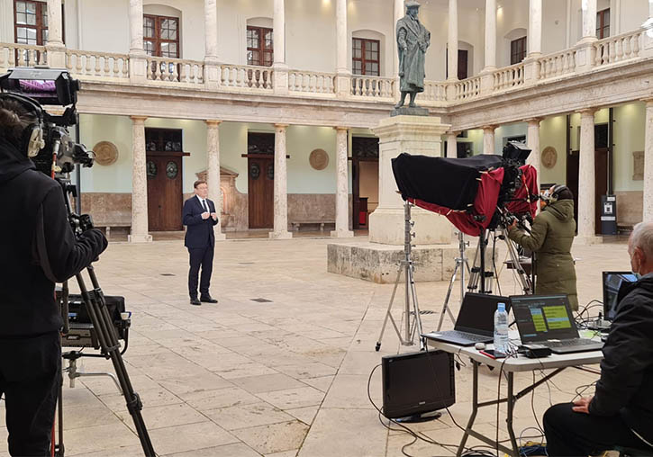 El Presidente de la Generalitat elige la Universitat como escenario de su discurso de fin de año