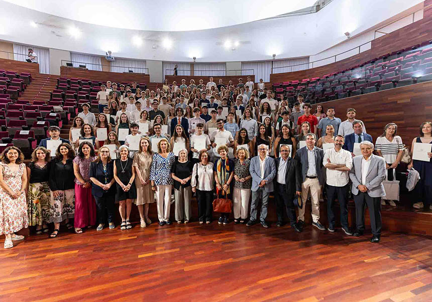 Estudiants i autoritats acadèmiques de la UV