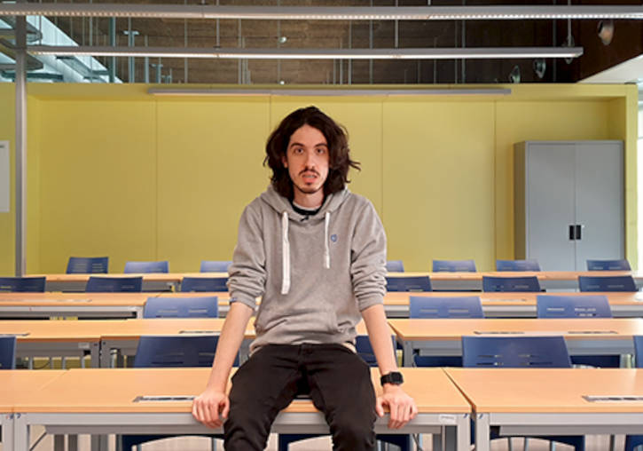 Víctor Martínez, graduat en Enginyeria Telemàtica per la Universitat de València.