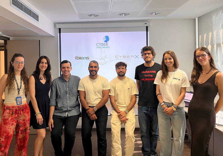 Els equips d'IBIONS i CyberX, a la presentació del projecte al Departament de Medicina Legal de la UV.