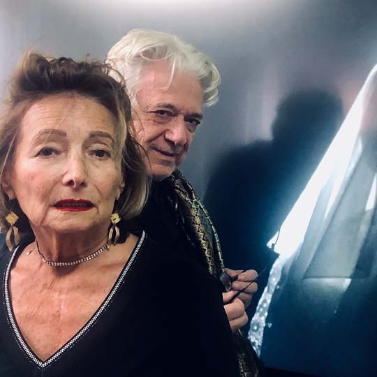 Una dona, un home i un fantasma
