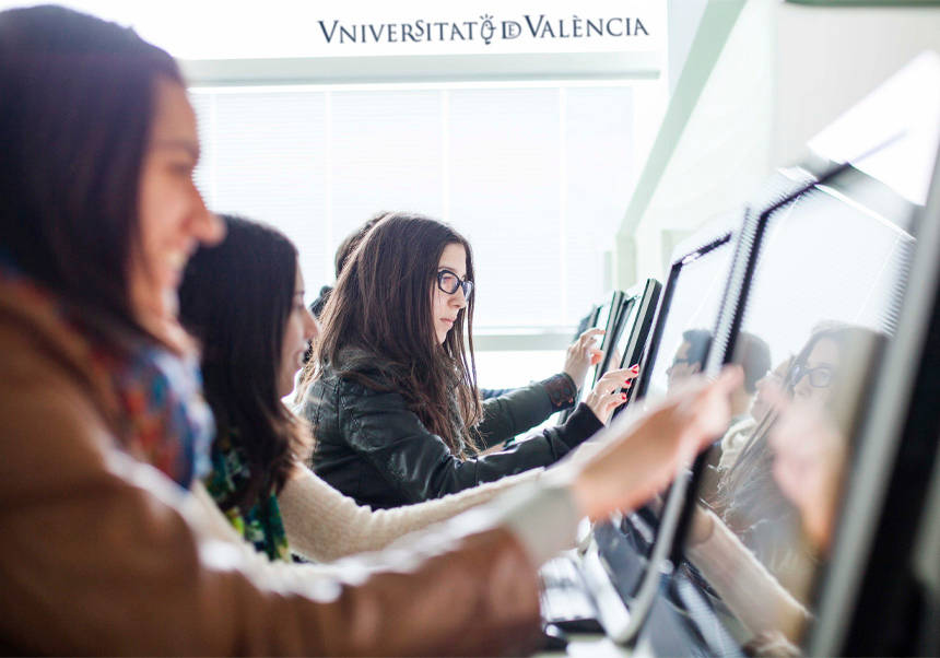 Mujeres investigadoras.