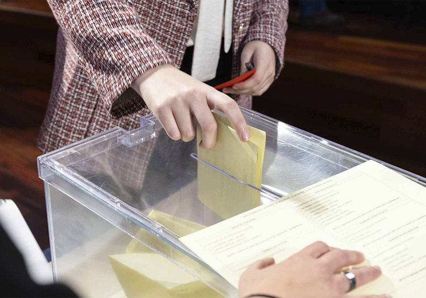 votaciones en el claustro