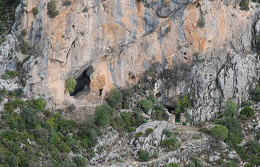 The obtaining of iron oxide and its transformation into ochre and colorants between the final Paleolithic and the Neolithic described