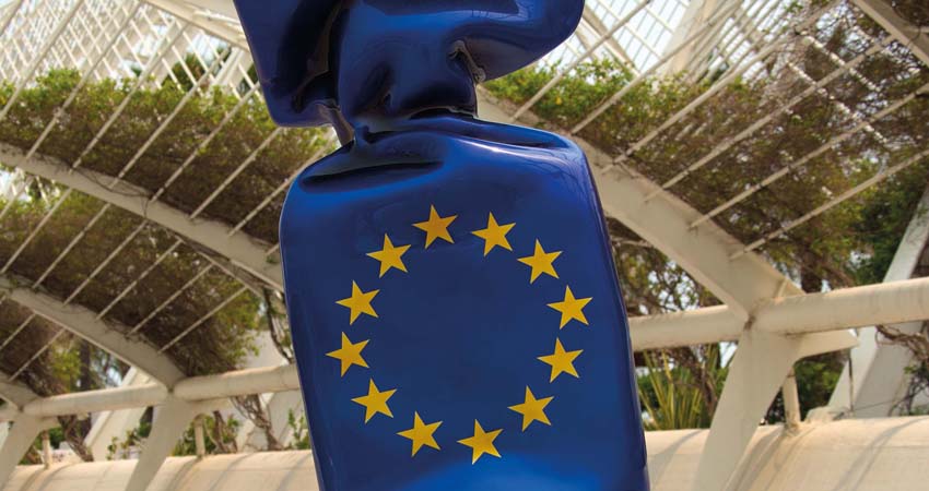 Escultura amb la bandera d'Europa