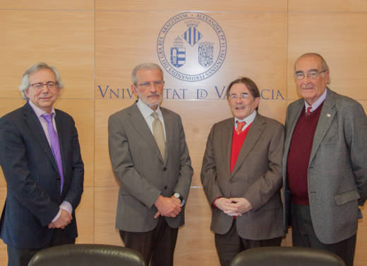 De izquierda a derecha: el vicerrector Antonio Ariño; el rector Esteban Morcillo; el presidente de la Academia, Manuel Muñoz; y el vicepresidente de la Academia, Álvaro Gómez-Ferrer.