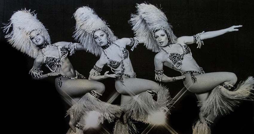 Tres dones ballant