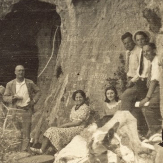 Arqueòleg Luis Pericot, amb estudiants, 1932. Foto: Arxiu del S.I.P. (Servei d'Investigació Prehistòrica de la Diputació de València)