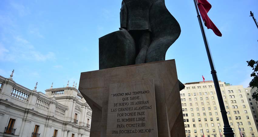 Imatge d'Estàtua, Salvador allèn i Ultimes paraules