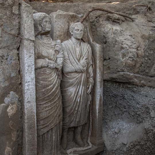 Relieve escultórico funerario