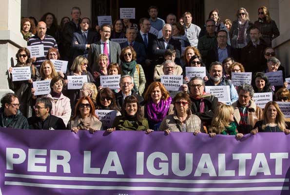 Concentració a les portes del Rectorat amb motiu del Dia Internacional de la Dona