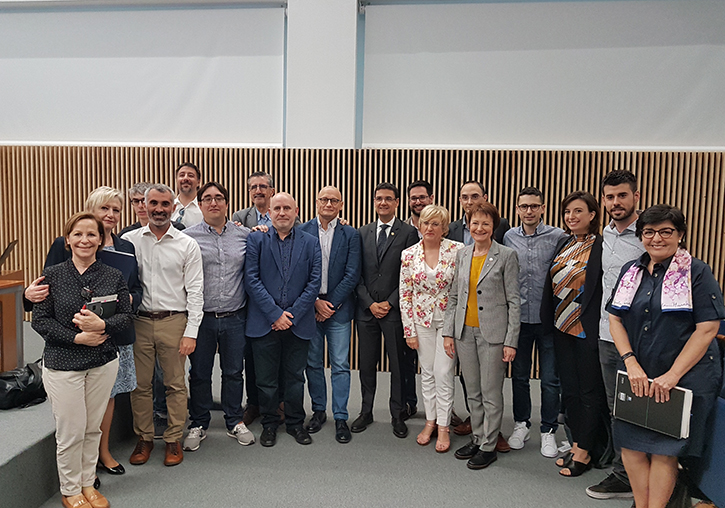 Researchers of the project with the minister Ana Barcelò, the Principal Mª Vicenta Mestre, the Principal Francisco José Mora and members of the Conselleria