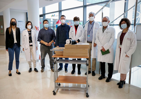 La ETSE-UV y el IRTIC colaboran con el Hospital La Fe para ofrecer una ruta hospitalaria de fósiles a los pacientes pediátricos