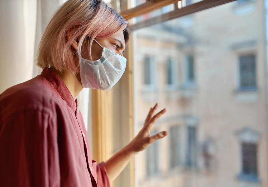 Person wearing a mask during the Covid-19 confinement