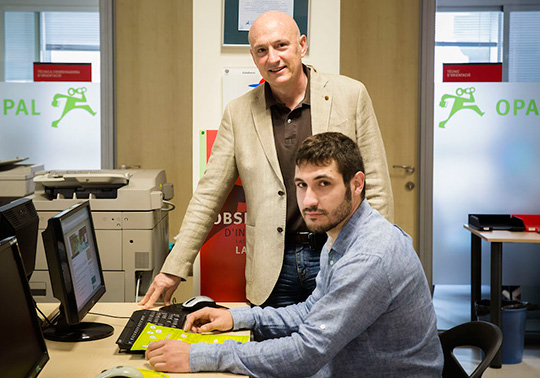 Vicente González, director de l'OPAL, i l'exalumne Javier Abril