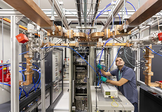 Un investigador en las instalaciones del nuevo Laboratorio