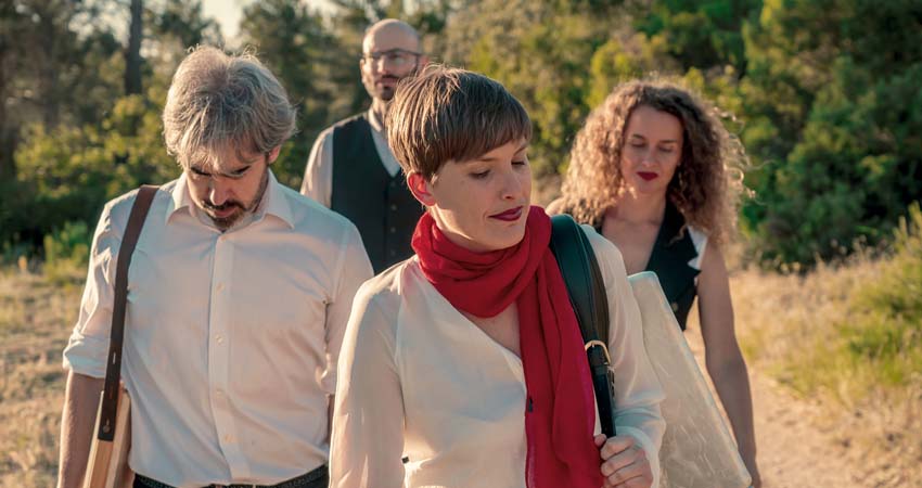 Dos hombre y dos mujeres, componenetes de Eixa