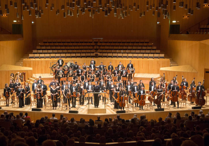 La Orquestra Filharmònica de la UV, en el Auditorio de Zaragoza.