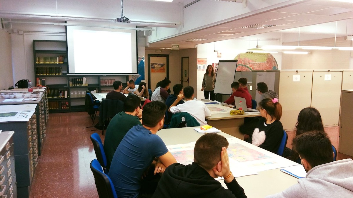 VISITA Y DOCENCIA EN LA CARTOTECA DE LOS ESTUDIANTES DE 2º DEL GRADO EN GEOGRAFÍA Y MEDIO AMBIENTE