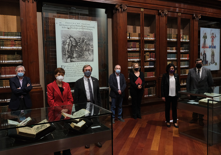 Exposición sobre 125 años de Química en la Sala Duc de Calàbria del Centre Cultural La Nau de la Universitat.
