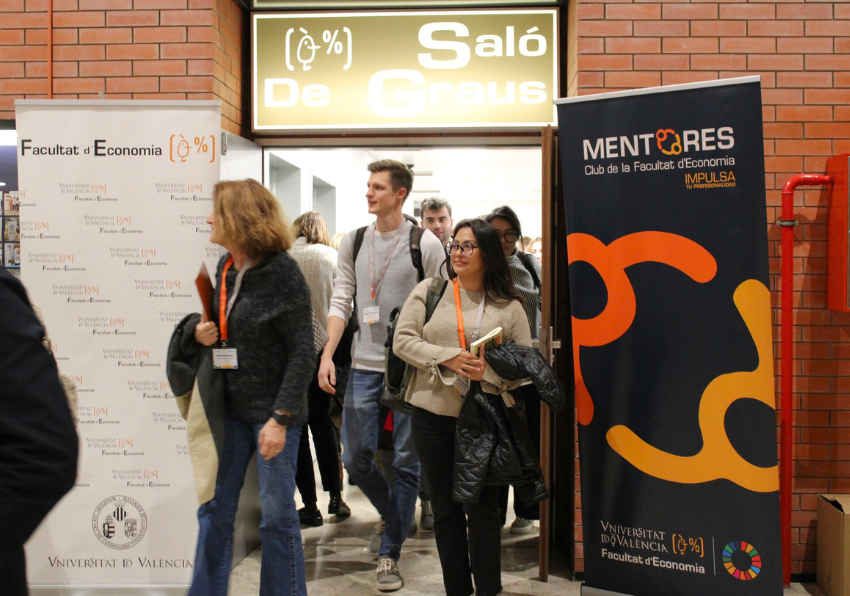 Networking entre alumnos y mentores del Club de Mentores Facultat d’Economia