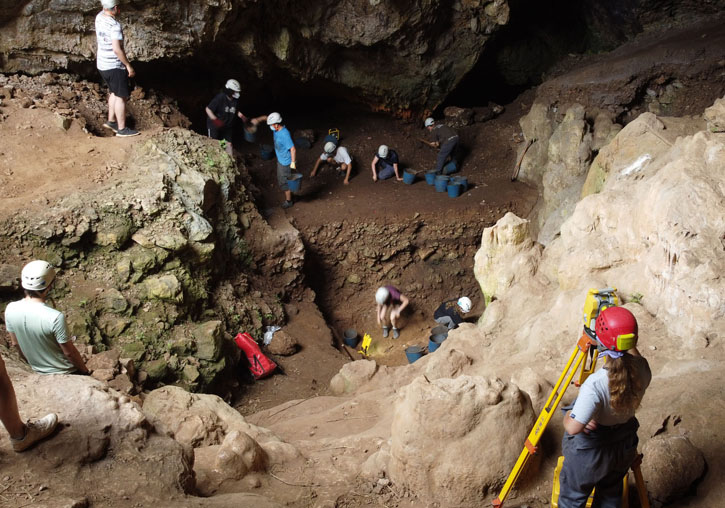 Works at the Cova Bonica deposit, in Vallirana.