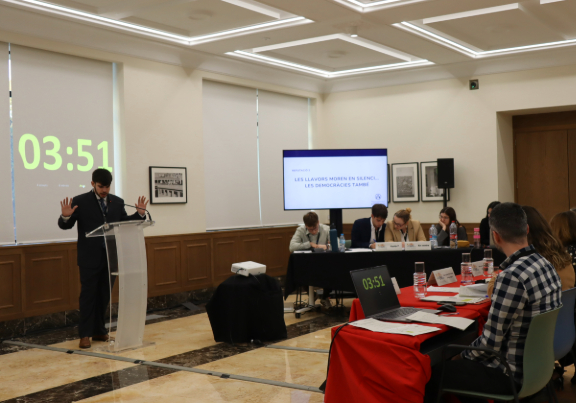 Equips d'estudiants durant el debat de la Lliga - imatge 0