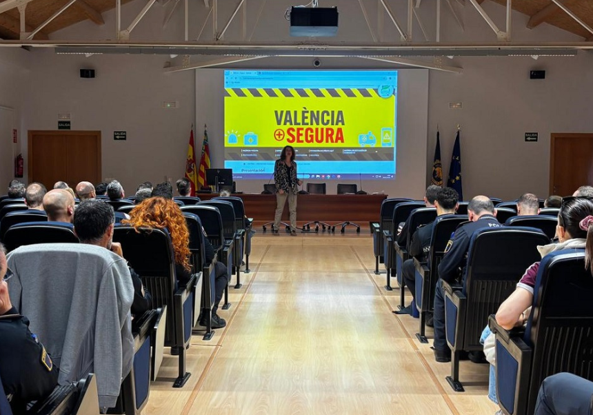 Nueva sesión de formación a agentes de la Policía Local de València bajo el programa València + Segura