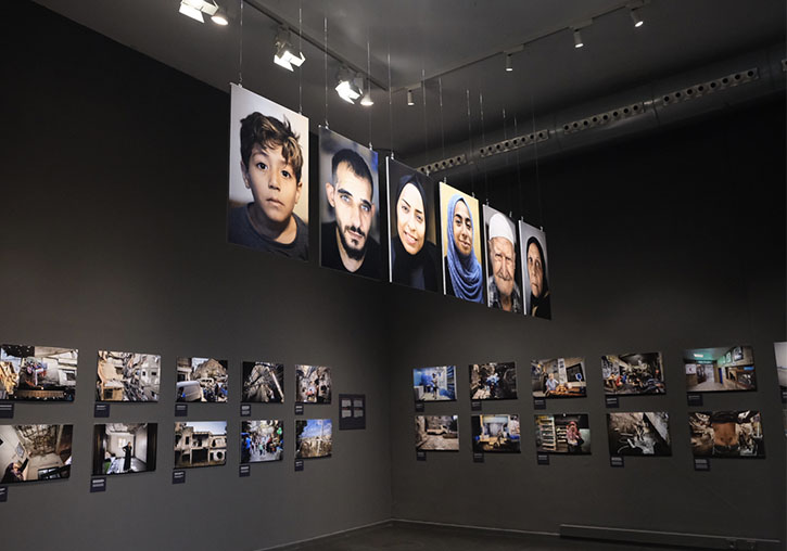 Fotografia de la sala de l'exposició al Centre Cultural La Nau de la Universitat.