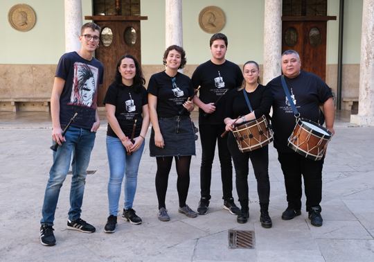 La Colla de Dolçaines i Percussió de la Universitat de València.