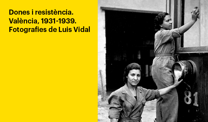 Imatge de l'exposició a partir d'una foto de tramvieres davant d'un vagó, maig, 1938 © Luis Vidal