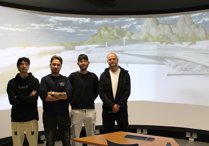 Estudiantes de cuarto curso del grado de Ingeniería Multimedia diseñan su simulador de vuelo