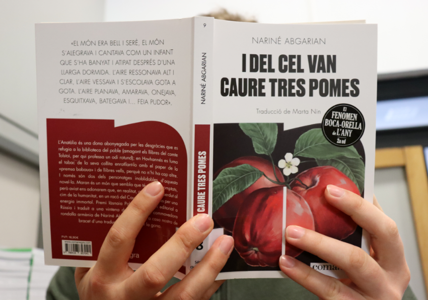 'I del cel van caure tres pomes' at the Catalan reading club at the Blasco Ibáñez Languages Learning Centre