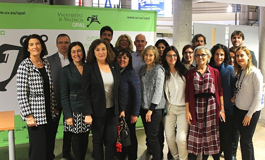 Membres de l'Opal i equip deganal de la Facultat de Farmàcia