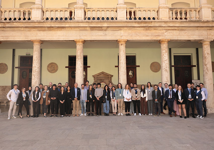 Estudiantat participant en la fase final de la Lliga de Debat Universitària 2023