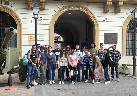 Alumnat a la Delegació de Defensa de la CV