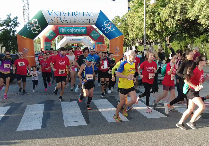 Corredors i corredores a una cursa organitada per la UV